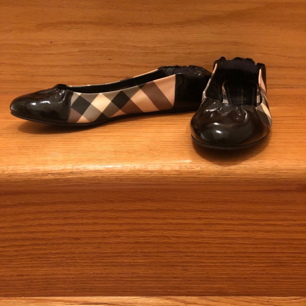 Burberry women’s flats